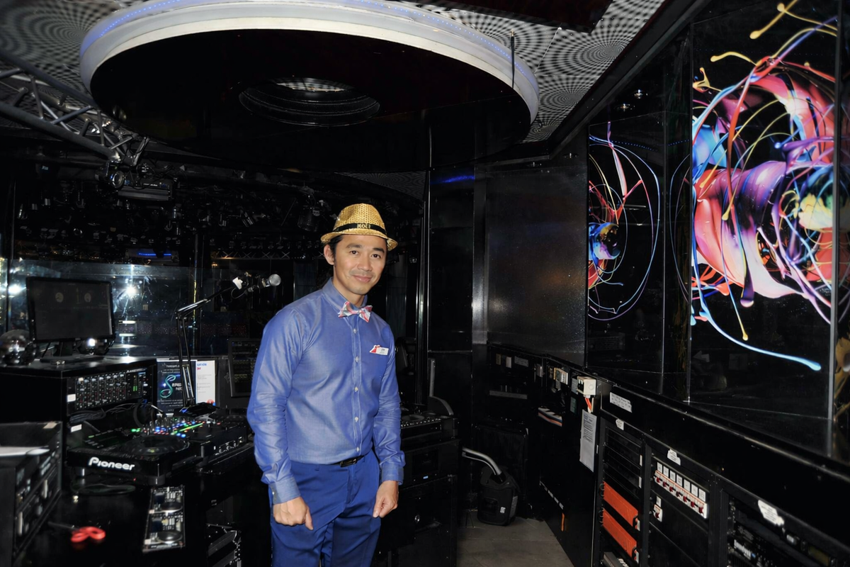 Before Midnight — NYE 2015, Carnival Fascination – Somewhere at sea, getting everything ready for New Year’s Eve.
A quiet moment before the energy takes over.