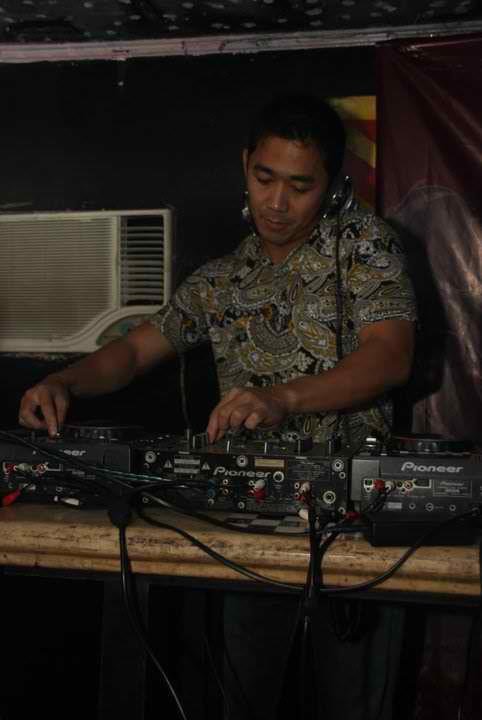 Sinulog Nights — Cebu, Philippines (2011) – I was tucked into a small bar
early, unfiltered, and all about the music.